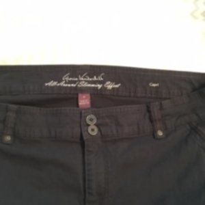 Gloria Vanderbilt capris